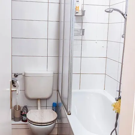 Elegant Close To Main Train Station Apartment Düsseldorf